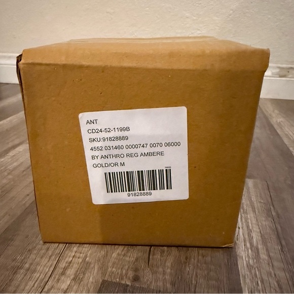 New in box! Large Anthropologie candle.
Amber Topaz. - Picture 4 of 9